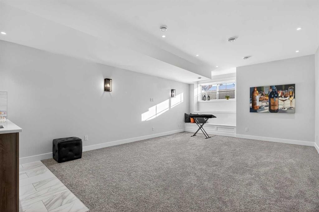 124 26 Avenue Ne, Calgary, AB - Indoor Photo Showing Other Room