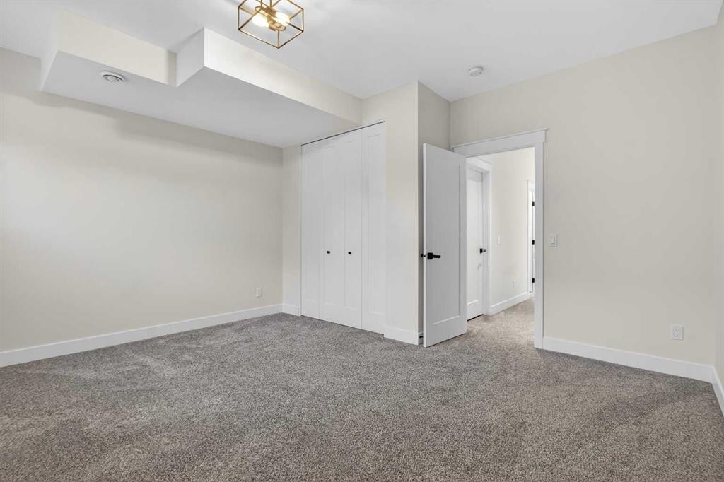124 26 Avenue Ne, Calgary, AB - Indoor Photo Showing Other Room