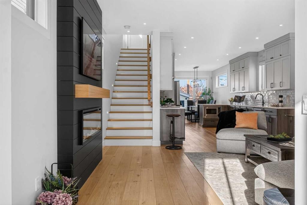 124 26 Avenue Ne, Calgary, AB - Indoor