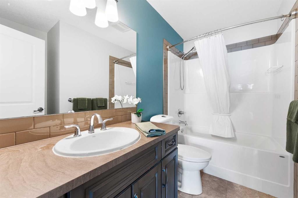128 Auburn Bay Avenue Se, Calgary, AB - Indoor Photo Showing Bathroom