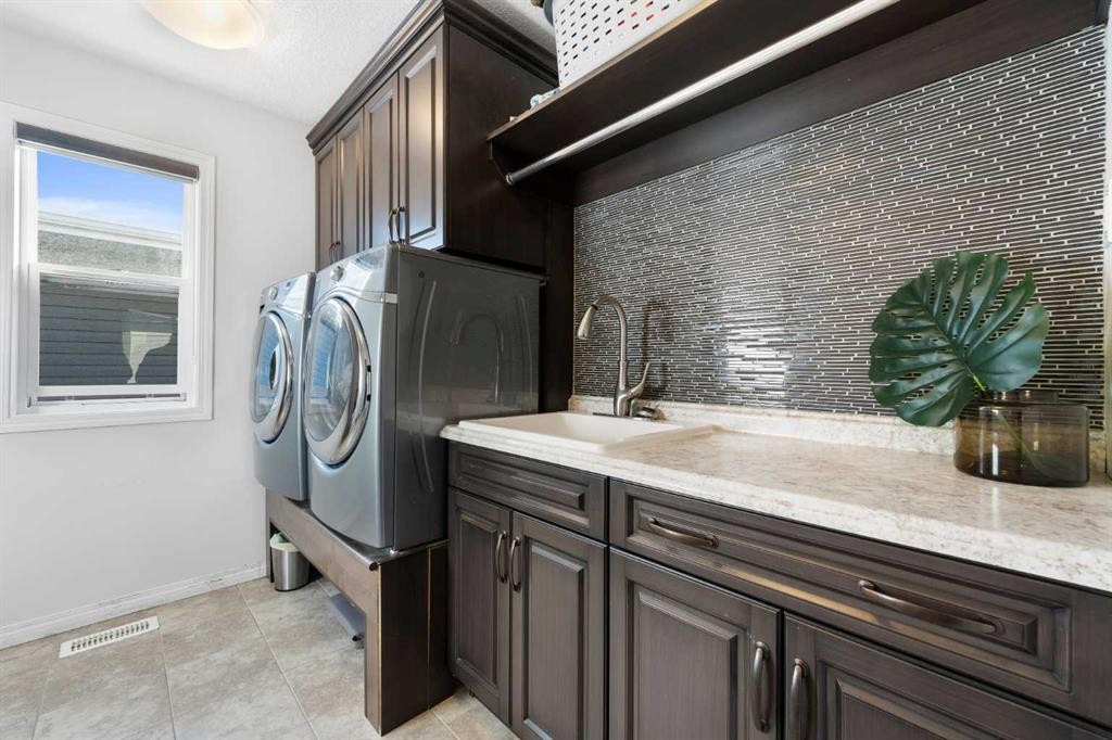 128 Auburn Bay Avenue Se, Calgary, AB - Indoor Photo Showing Laundry Room