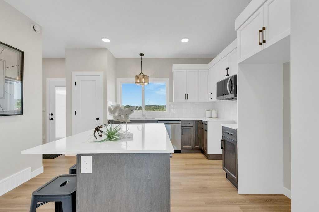 13 Gray Close, Sylvan Lake, AB - Indoor Photo Showing Kitchen With Upgraded Kitchen