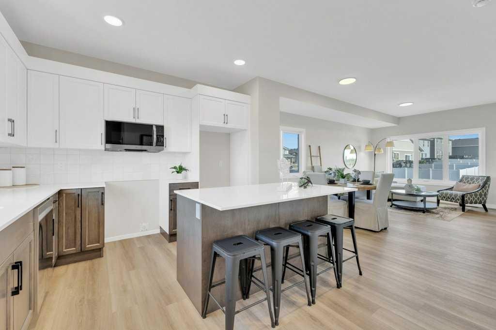 13 Gray Close, Sylvan Lake, AB - Indoor Photo Showing Kitchen With Upgraded Kitchen