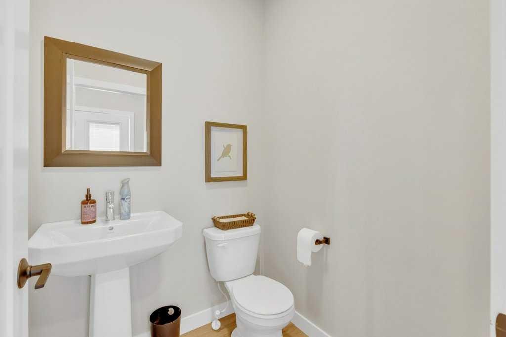 13 Gray Close, Sylvan Lake, AB - Indoor Photo Showing Bathroom