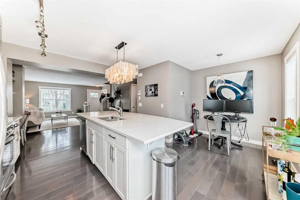 105 Mckenzie Towne Square Se, Calgary, AB - Indoor