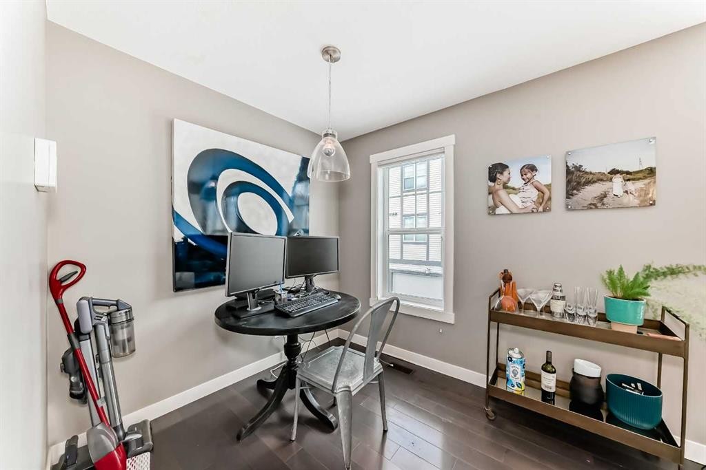 105 Mckenzie Towne Square Se, Calgary, AB - Indoor