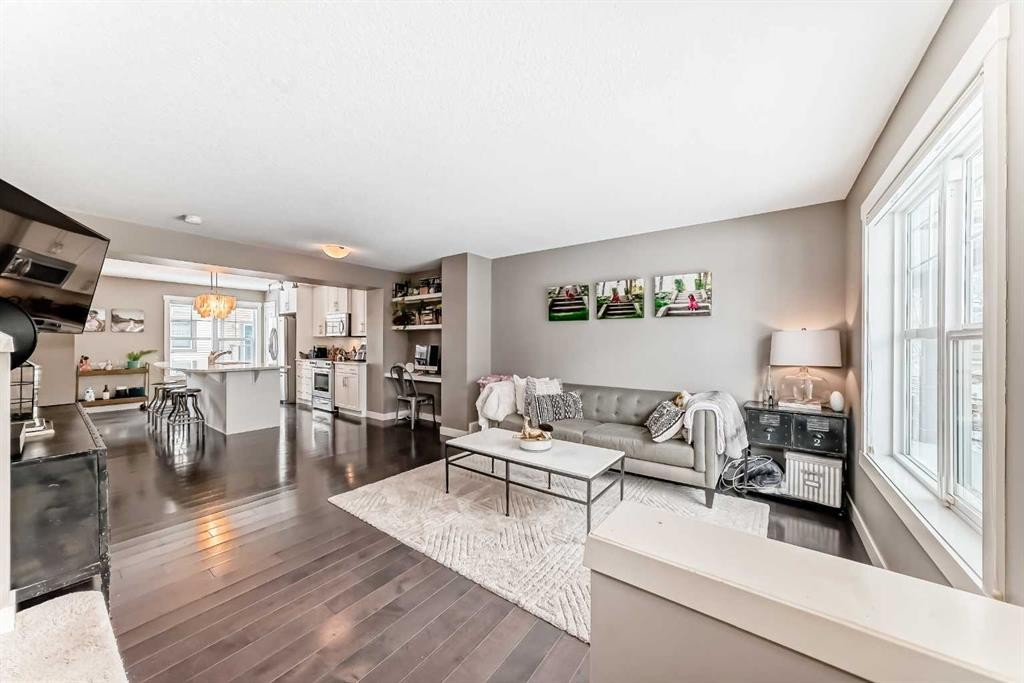 105 Mckenzie Towne Square Se, Calgary, AB - Indoor Photo Showing Living Room