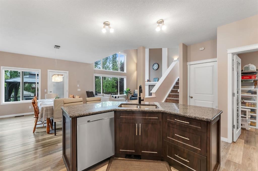 405 Kincora Drive Nw, Calgary, AB - Indoor Photo Showing Kitchen