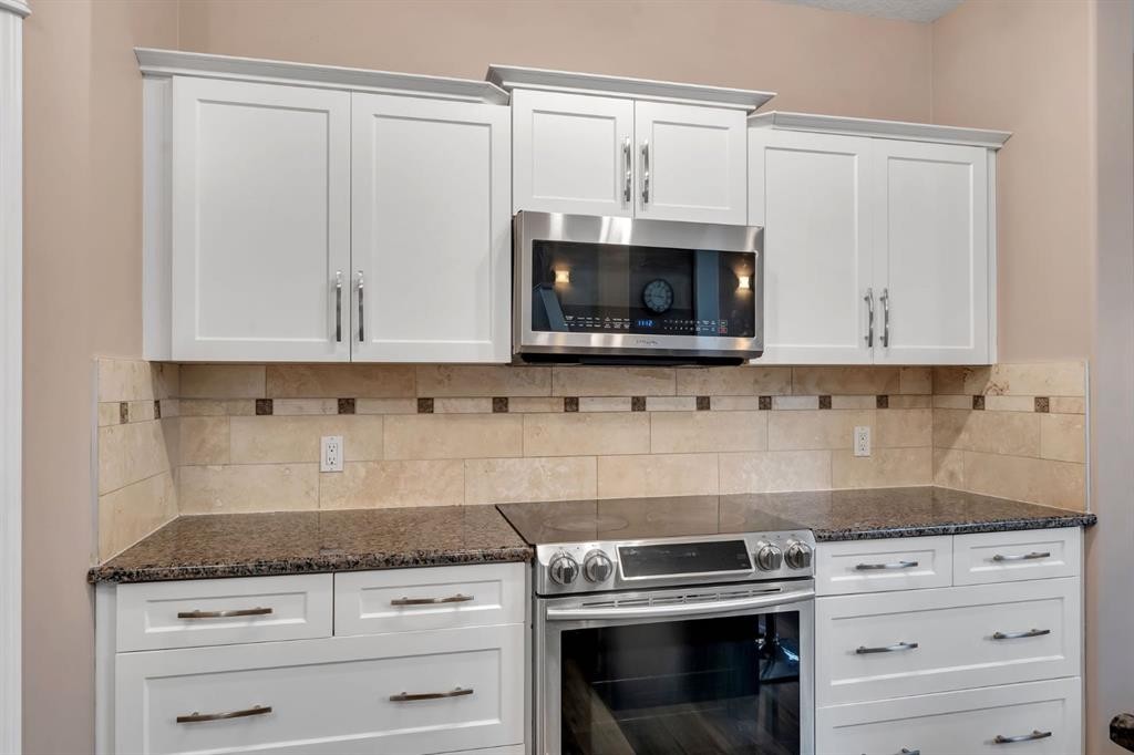 405 Kincora Drive Nw, Calgary, AB - Indoor Photo Showing Kitchen