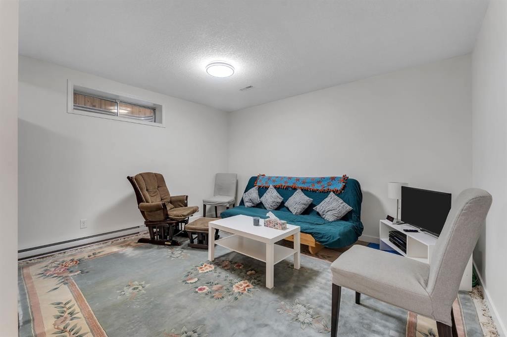 405 Kincora Drive Nw, Calgary, AB - Indoor Photo Showing Other Room