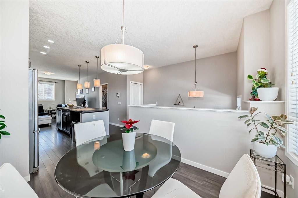 656 Copperpond Boulevard Se, Calgary, AB - Indoor Photo Showing Dining Room