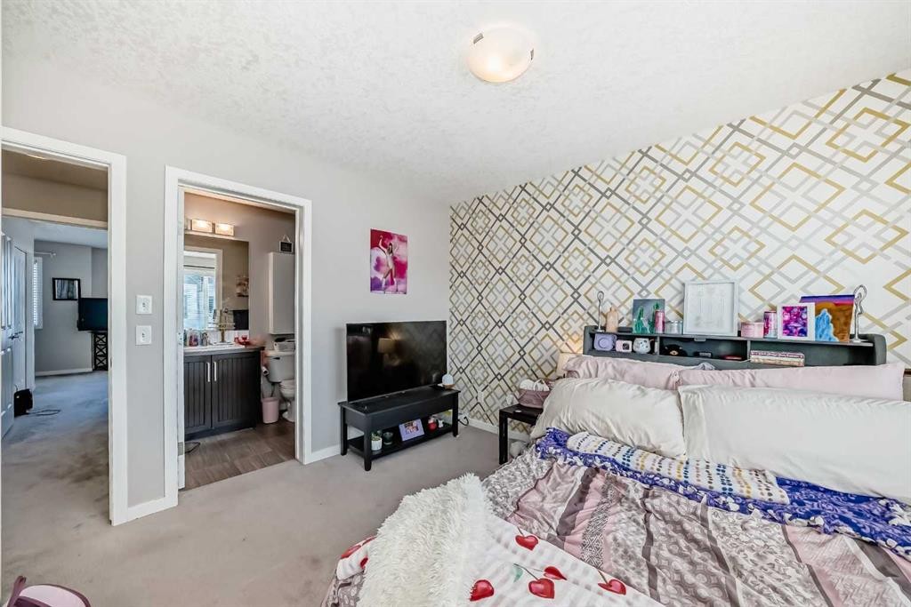 656 Copperpond Boulevard Se, Calgary, AB - Indoor Photo Showing Bedroom