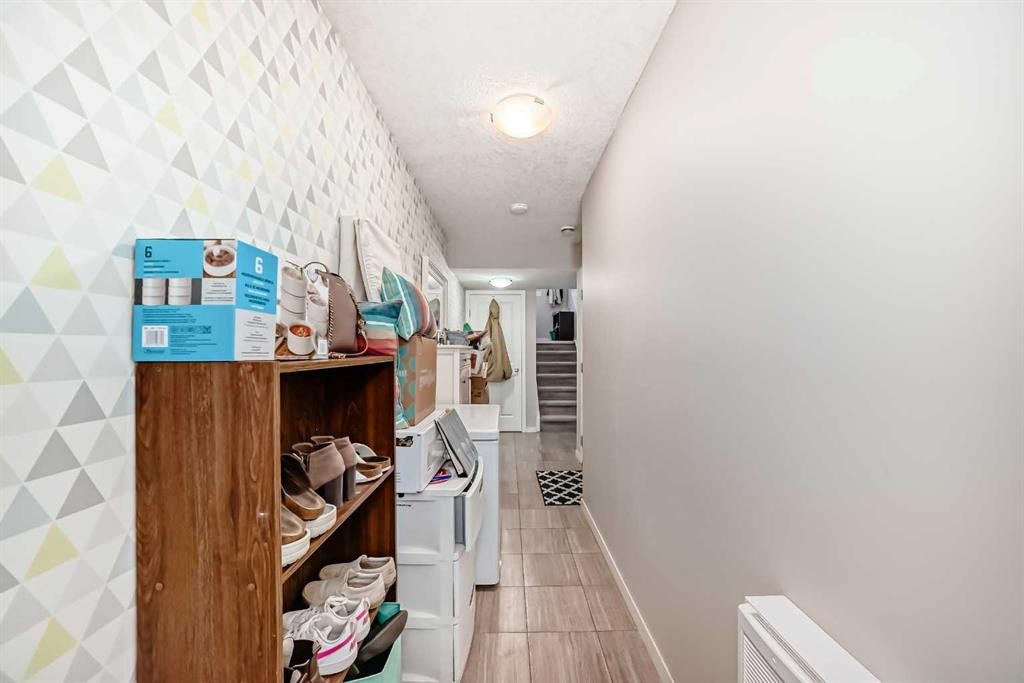 656 Copperpond Boulevard Se, Calgary, AB - Indoor Photo Showing Other Room
