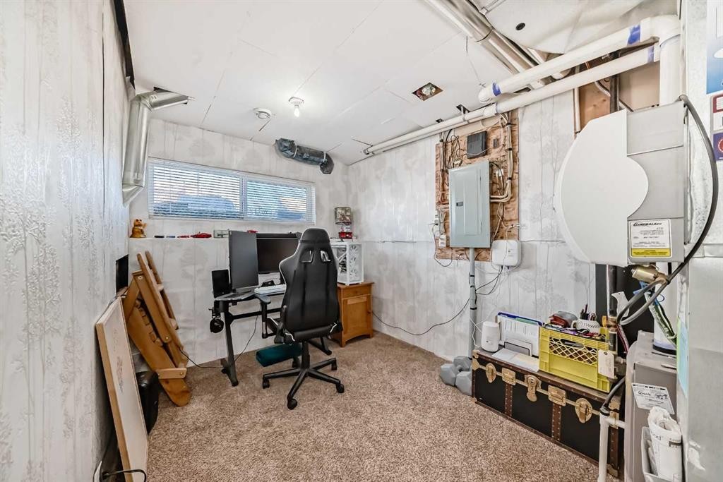 656 Copperpond Boulevard Se, Calgary, AB - Indoor