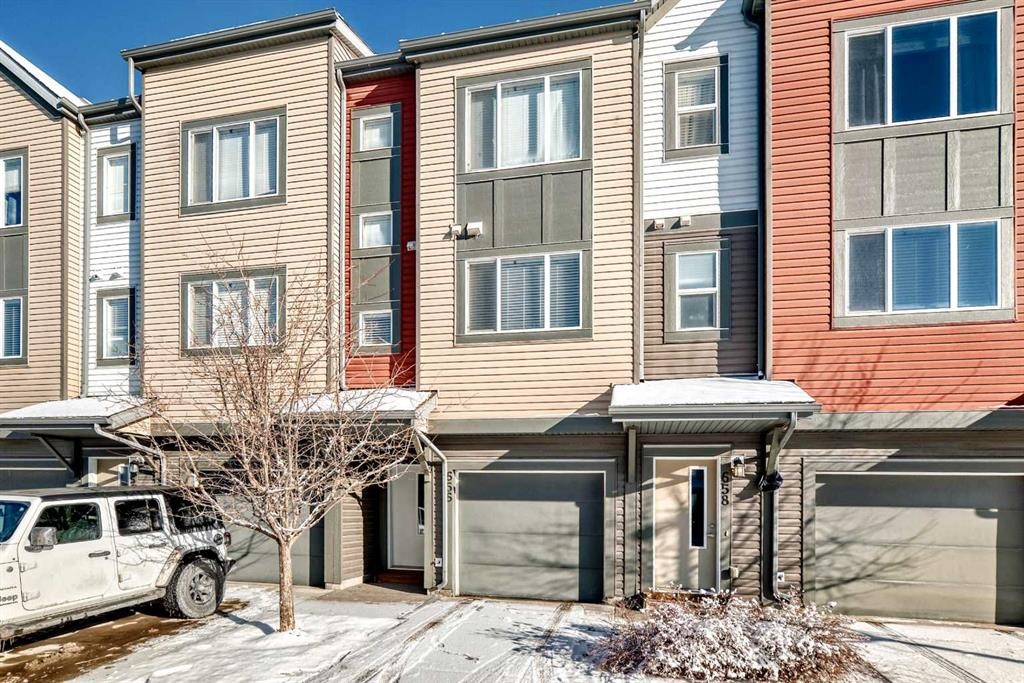 656 Copperpond Boulevard Se, Calgary, AB - Outdoor With Facade