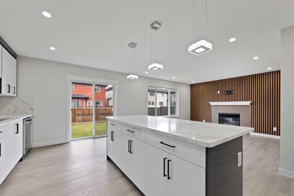 81 Saddlecrest Green Ne, Calgary, AB - Indoor Photo Showing Kitchen