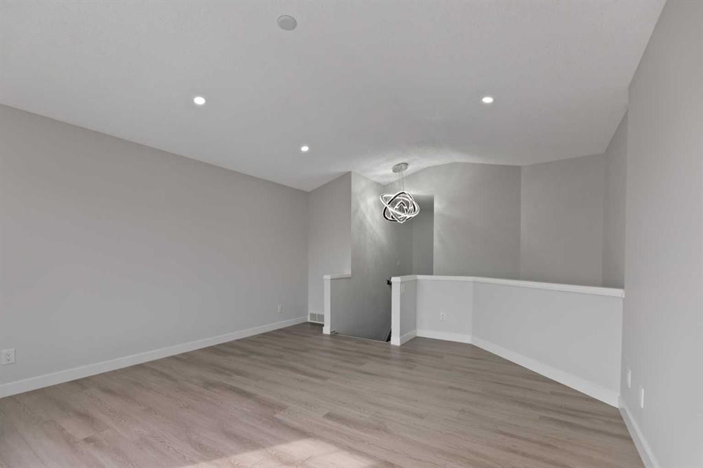 81 Saddlecrest Green Ne, Calgary, AB - Indoor Photo Showing Other Room