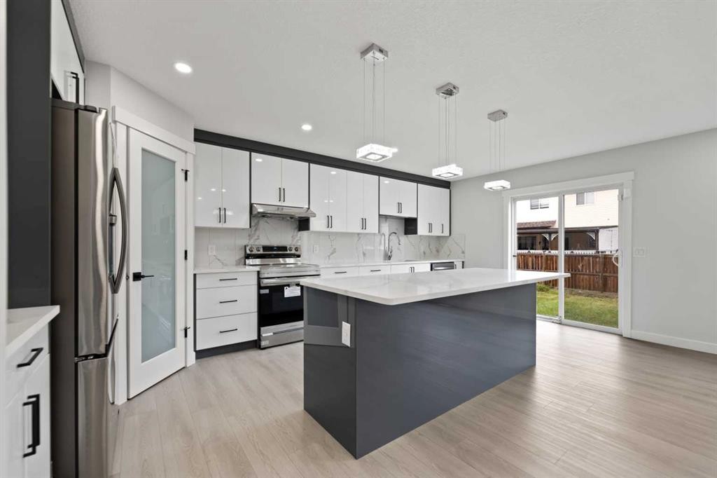 81 Saddlecrest Green Ne, Calgary, AB - Indoor Photo Showing Kitchen With Upgraded Kitchen