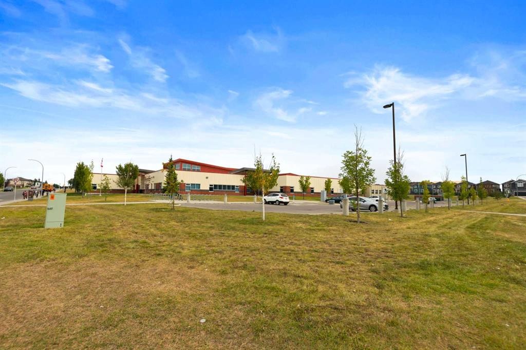 81 Saddlecrest Green Ne, Calgary, AB - Outdoor With View