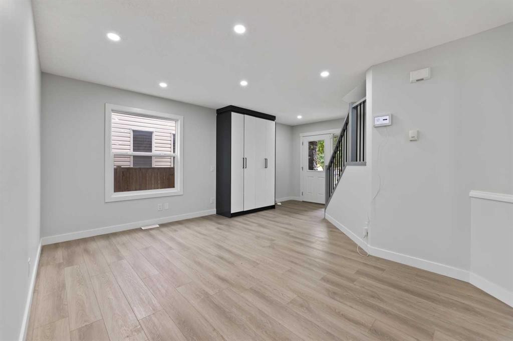 81 Saddlecrest Green Ne, Calgary, AB - Indoor Photo Showing Other Room
