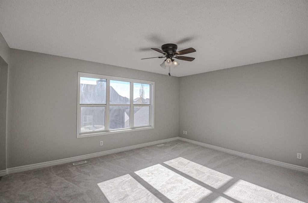 40 Prestwick Manor Se, Calgary, AB - Indoor Photo Showing Other Room