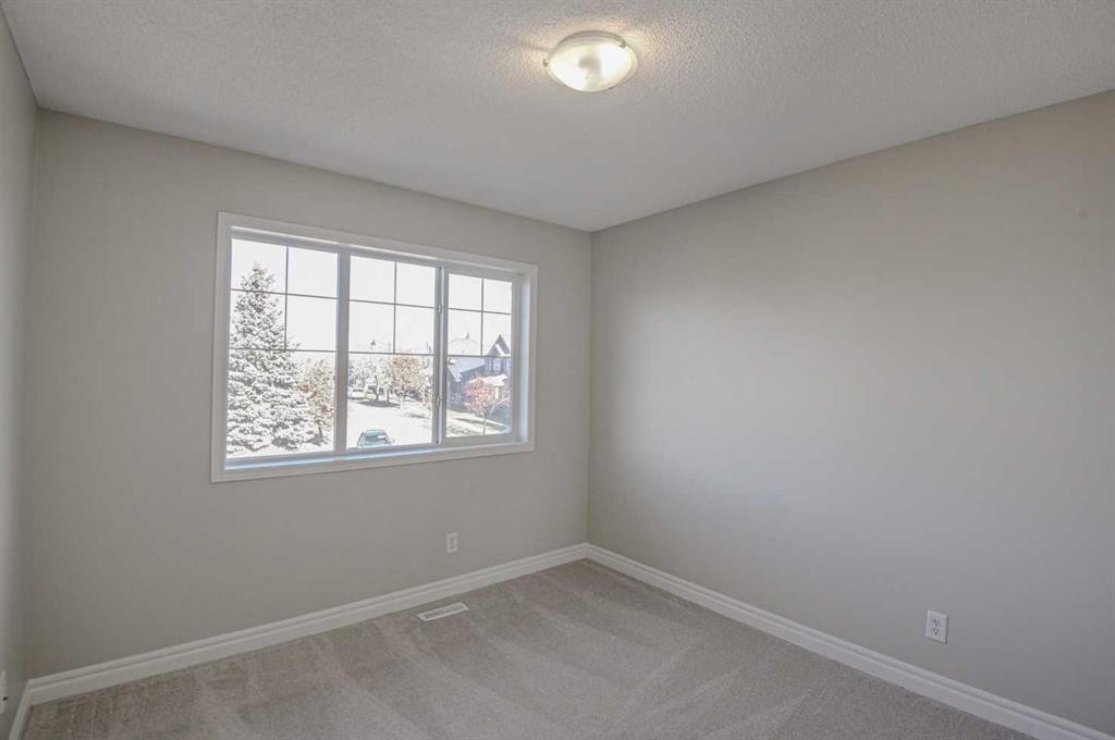 40 Prestwick Manor Se, Calgary, AB - Indoor Photo Showing Other Room