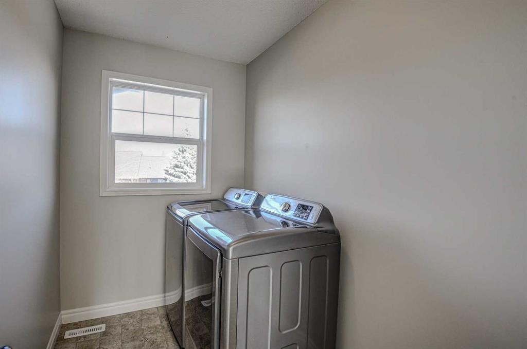 40 Prestwick Manor Se, Calgary, AB - Indoor Photo Showing Laundry Room