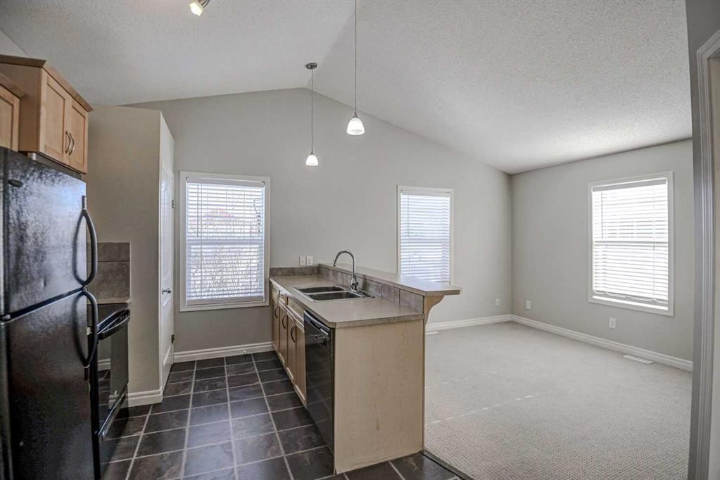 40 Prestwick Manor Se, Calgary, AB - Indoor Photo Showing Kitchen With Double Sink