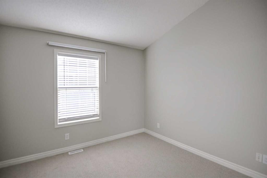 40 Prestwick Manor Se, Calgary, AB - Indoor Photo Showing Other Room