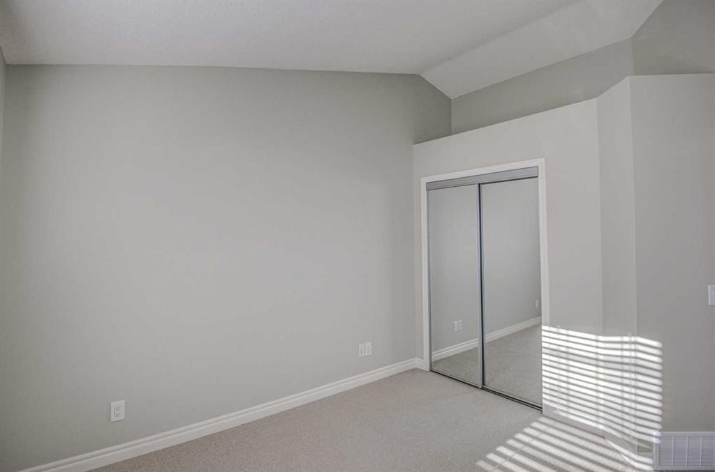 40 Prestwick Manor Se, Calgary, AB - Indoor Photo Showing Other Room