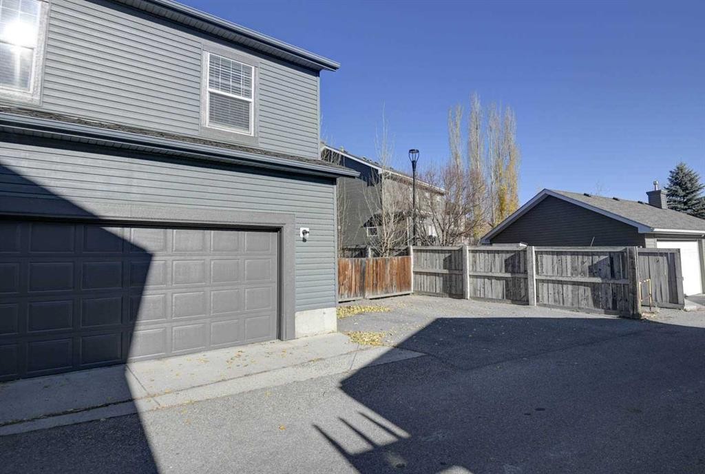 40 Prestwick Manor Se, Calgary, AB - Outdoor With Exterior