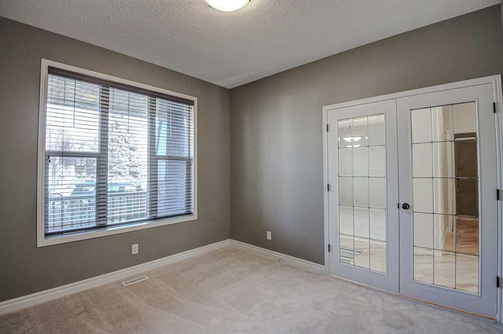 40 Prestwick Manor Se, Calgary, AB - Indoor Photo Showing Other Room