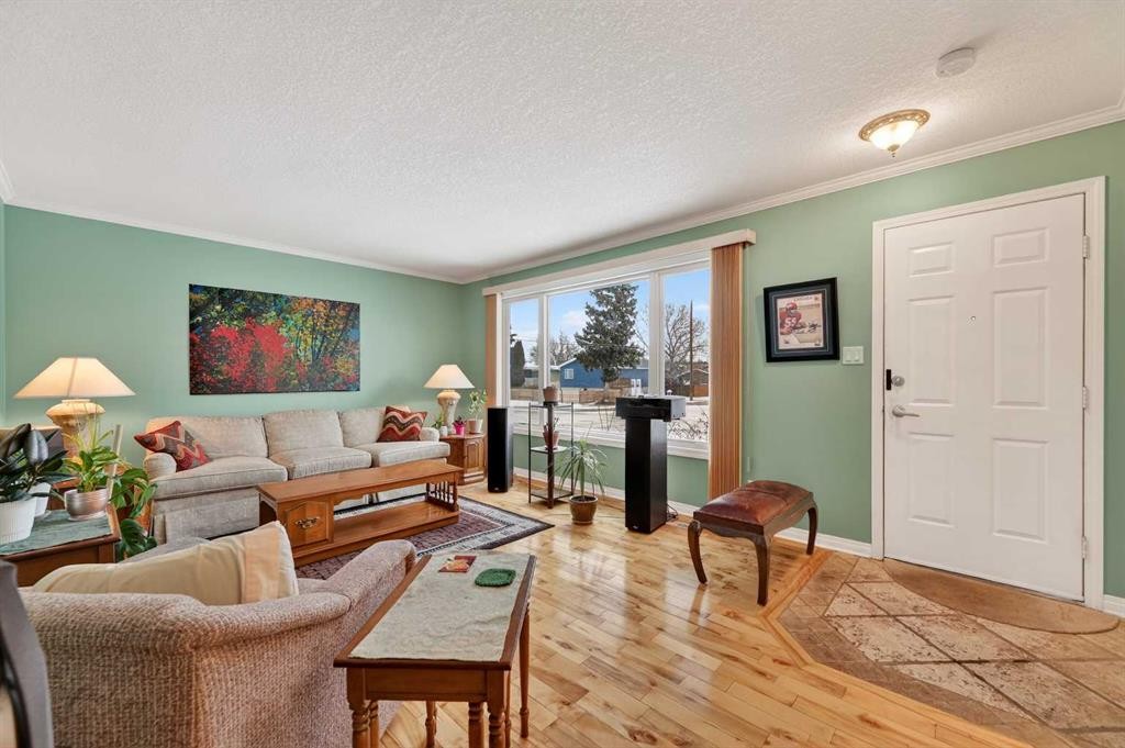 8527 Bowglen Road Nw, Calgary, AB