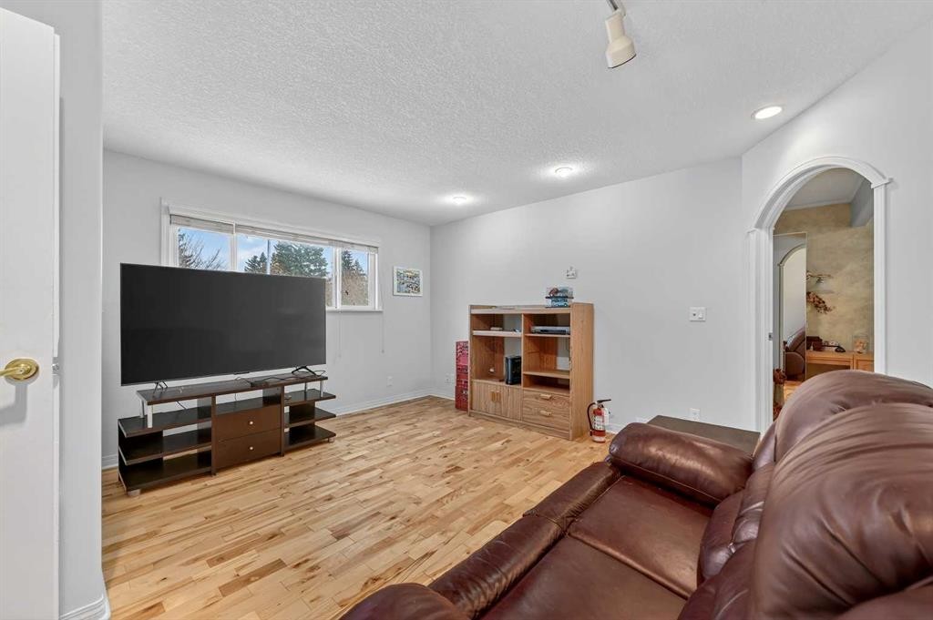 8527 Bowglen Road Nw, Calgary, AB
