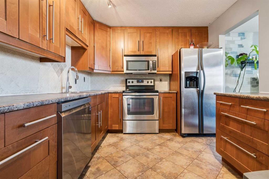 70 Midridge Gardens Se, Calgary, AB - Outdoor