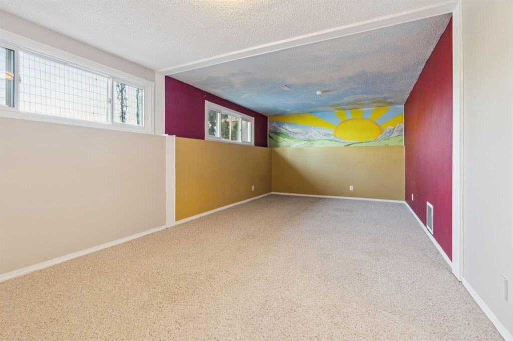 70 Midridge Gardens Se, Calgary, AB - Indoor Photo Showing Other Room