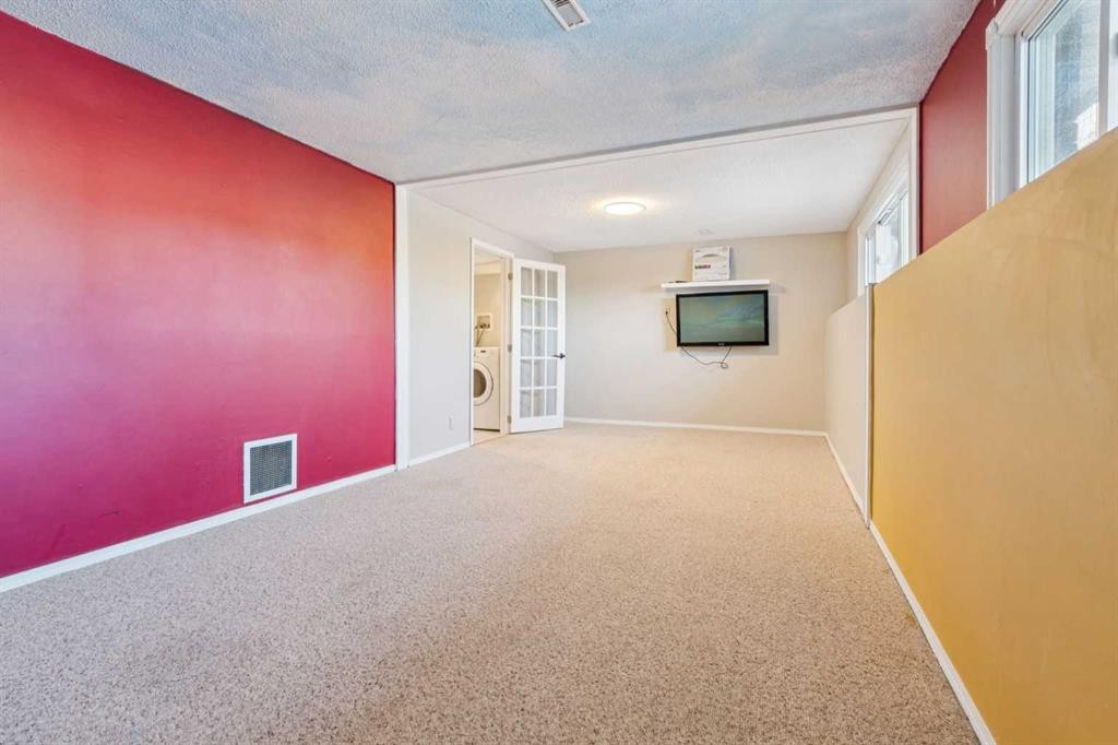 70 Midridge Gardens Se, Calgary, AB - Indoor Photo Showing Laundry Room