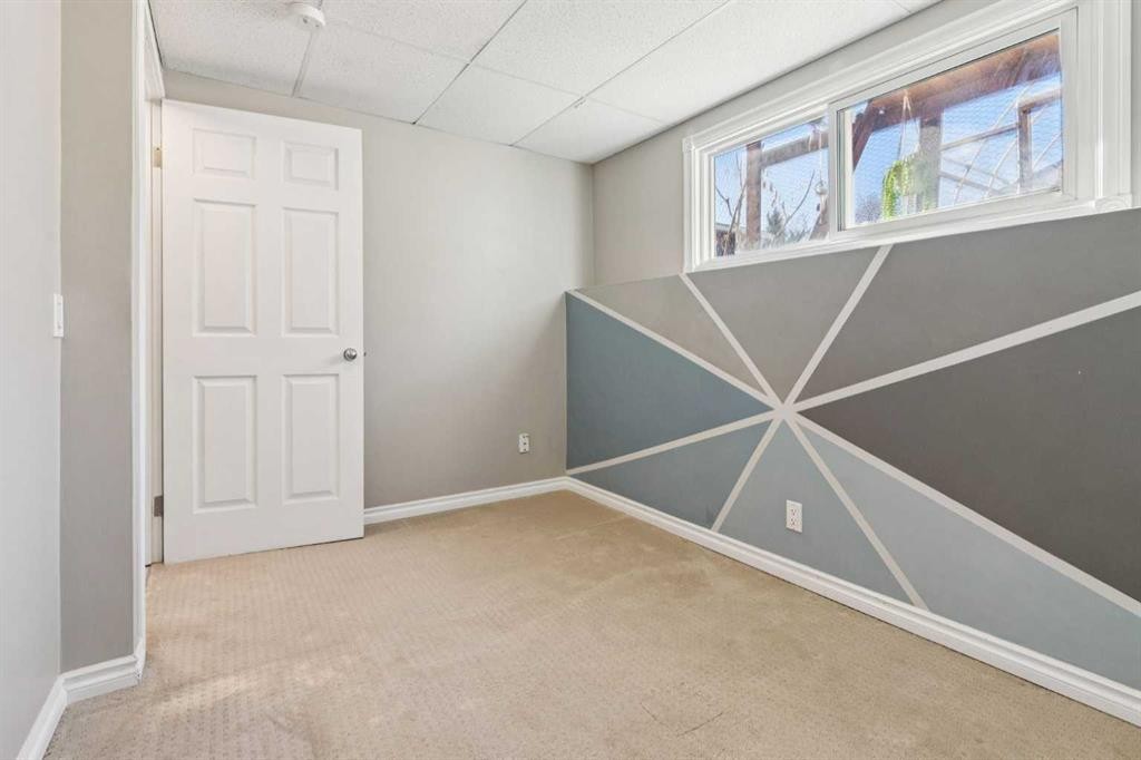 70 Midridge Gardens Se, Calgary, AB - Indoor Photo Showing Other Room