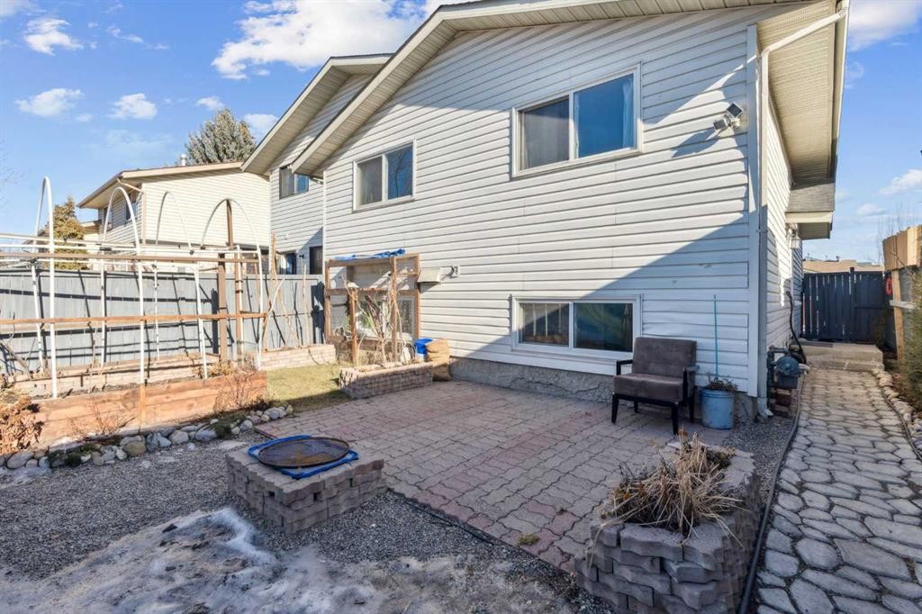 70 Midridge Gardens Se, Calgary, AB - Outdoor With Deck Patio Veranda