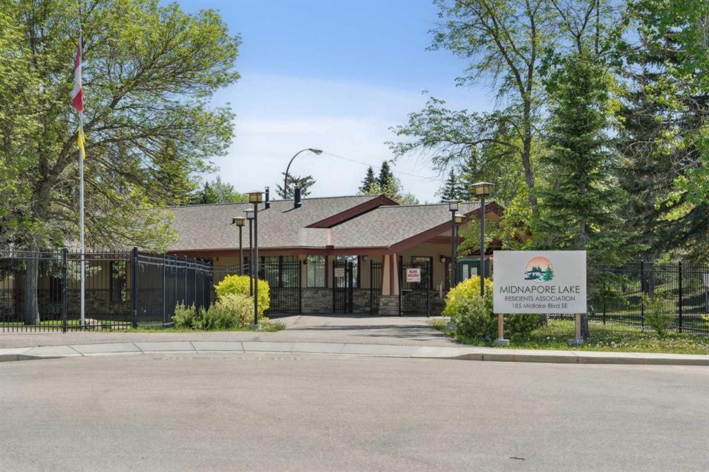 70 Midridge Gardens Se, Calgary, AB - Outdoor