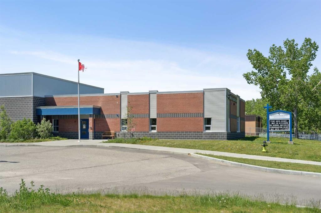 70 Midridge Gardens Se, Calgary, AB - Outdoor