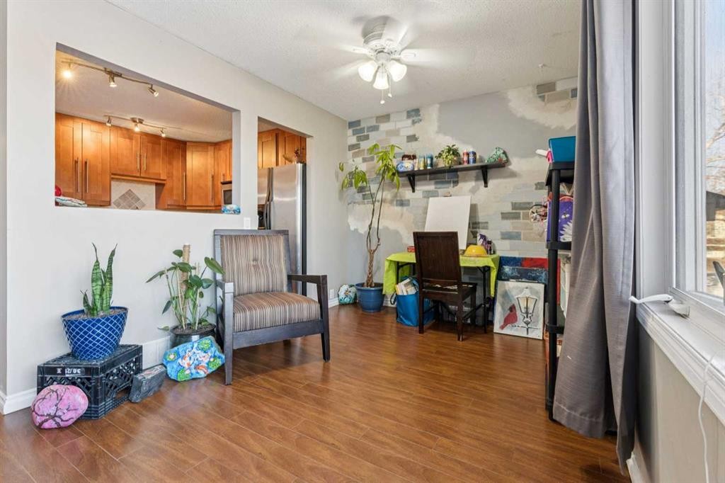 70 Midridge Gardens Se, Calgary, AB - Indoor