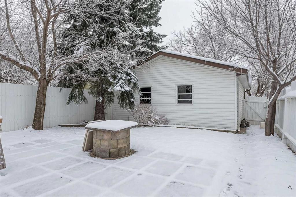 218 Pinemeadow Road Ne, Calgary, AB - Outdoor