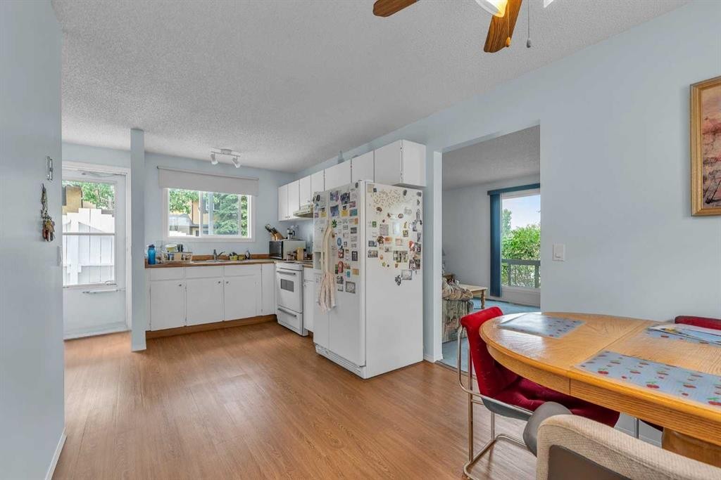 218 Pinemeadow Road Ne, Calgary, AB - Indoor