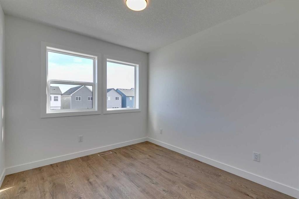 646 Rangeview Street Se, Calgary, AB - Indoor Photo Showing Other Room