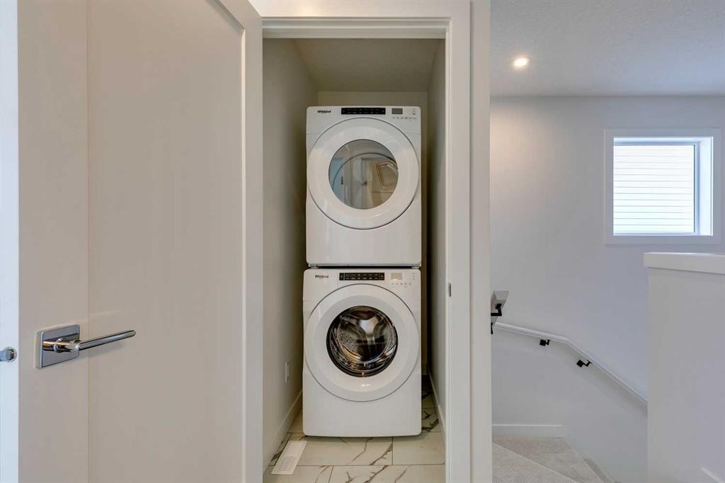 646 Rangeview Street Se, Calgary, AB - Indoor Photo Showing Laundry Room