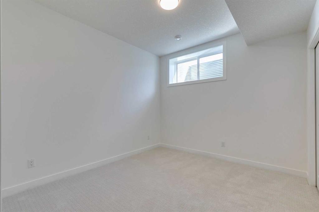 646 Rangeview Street Se, Calgary, AB - Indoor Photo Showing Other Room