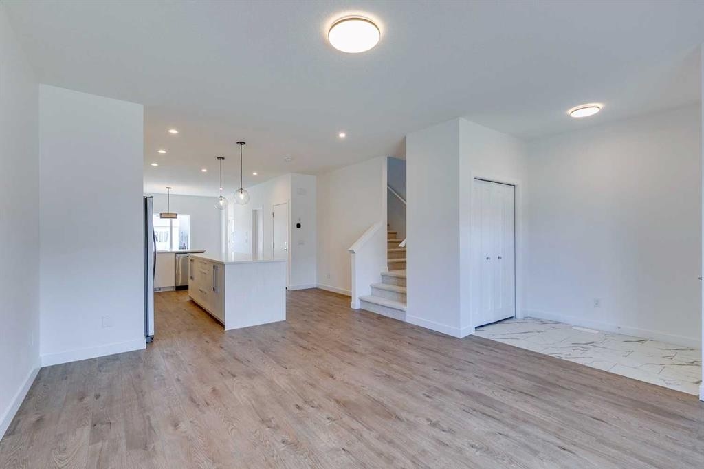 646 Rangeview Street Se, Calgary, AB - Indoor Photo Showing Other Room