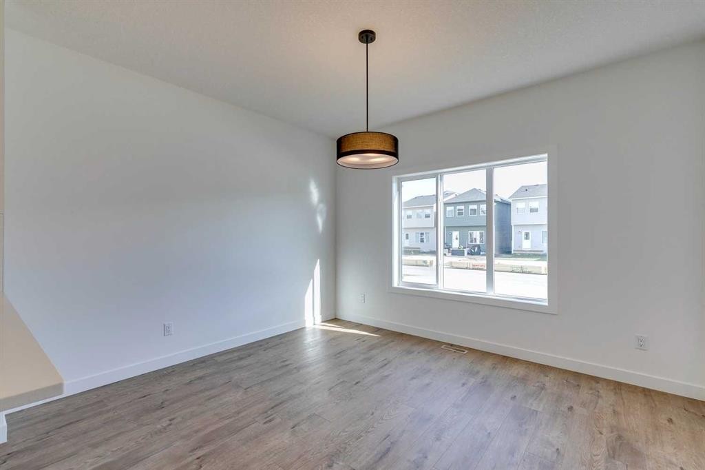 646 Rangeview Street Se, Calgary, AB - Indoor Photo Showing Other Room