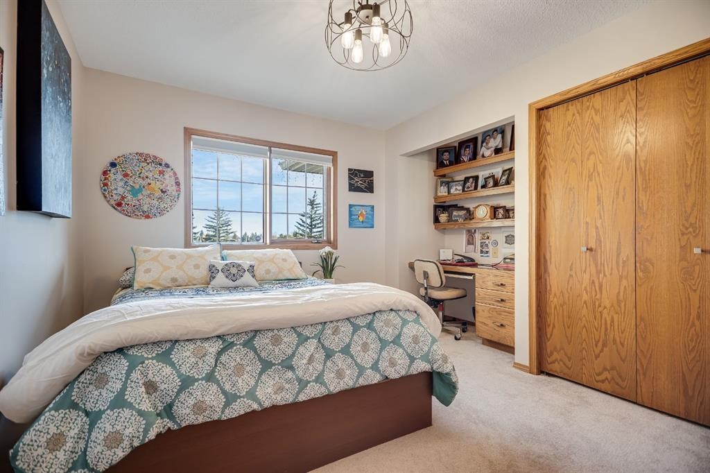 607 9 Street Se, High River, AB - Indoor Photo Showing Bedroom